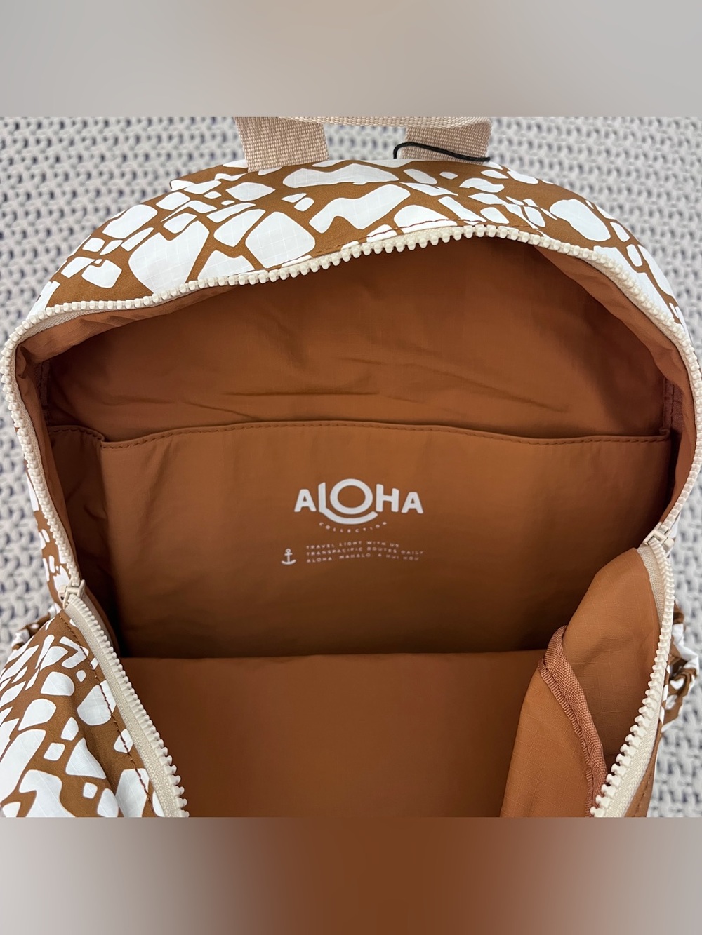 Aloha Collection• KEEP IT LIGHT Backpack Textile Cone Shell Brown Sugar - Picture 7 of 9